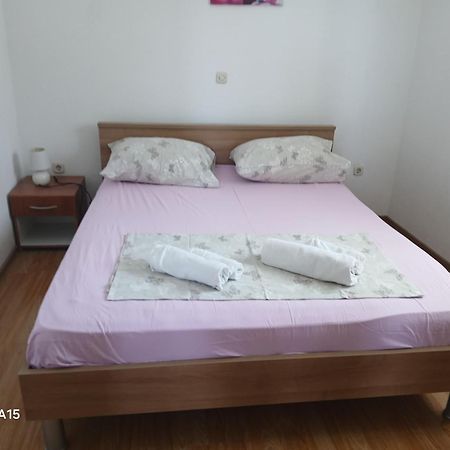Apartmani Kulas Pakostane Ngoại thất bức ảnh